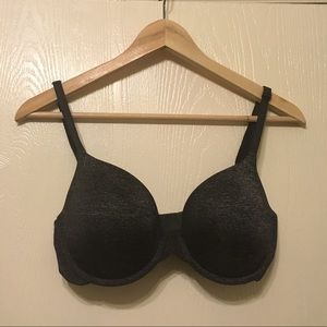 Black Victoria’s Secret t-shirt bra